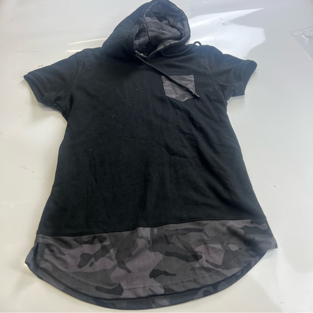 Men's Black Hooded Short-Sleeve Shirt with Gray Camo Trim